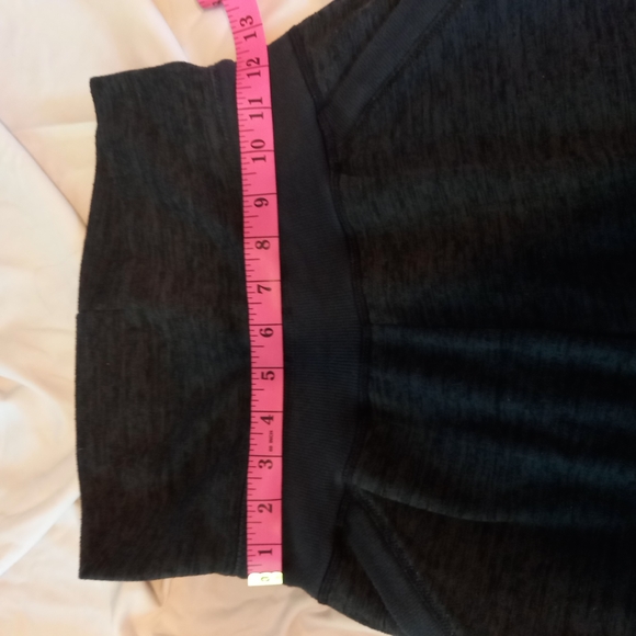 Athleta Capri's sweatpants - Picture 7 of 10